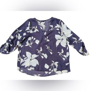 West Kei Lavender Floral Blouse M Breezy Rolltab Sleeves Vneck Kawaii Boho Fairy